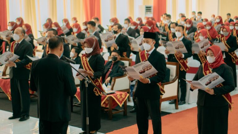 PPG UMM Sumpah Ribuan Guru, Komitmen Memajukan Pendidikan