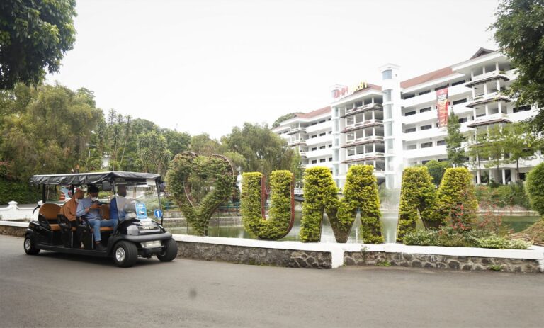 Permudah Mobilitas, UMM Sediakan Mobil Golf di Area Kampus