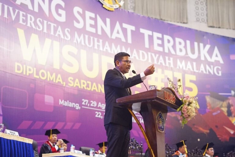 Dirjen Kemenag Hadir Beri Motivasi Wisudawan UMM