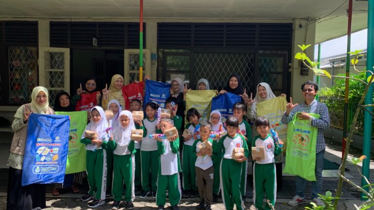 RBC UMM dan PWNA Jatim Ajari Anak Difabel tentang Kesadaran Lingkungan