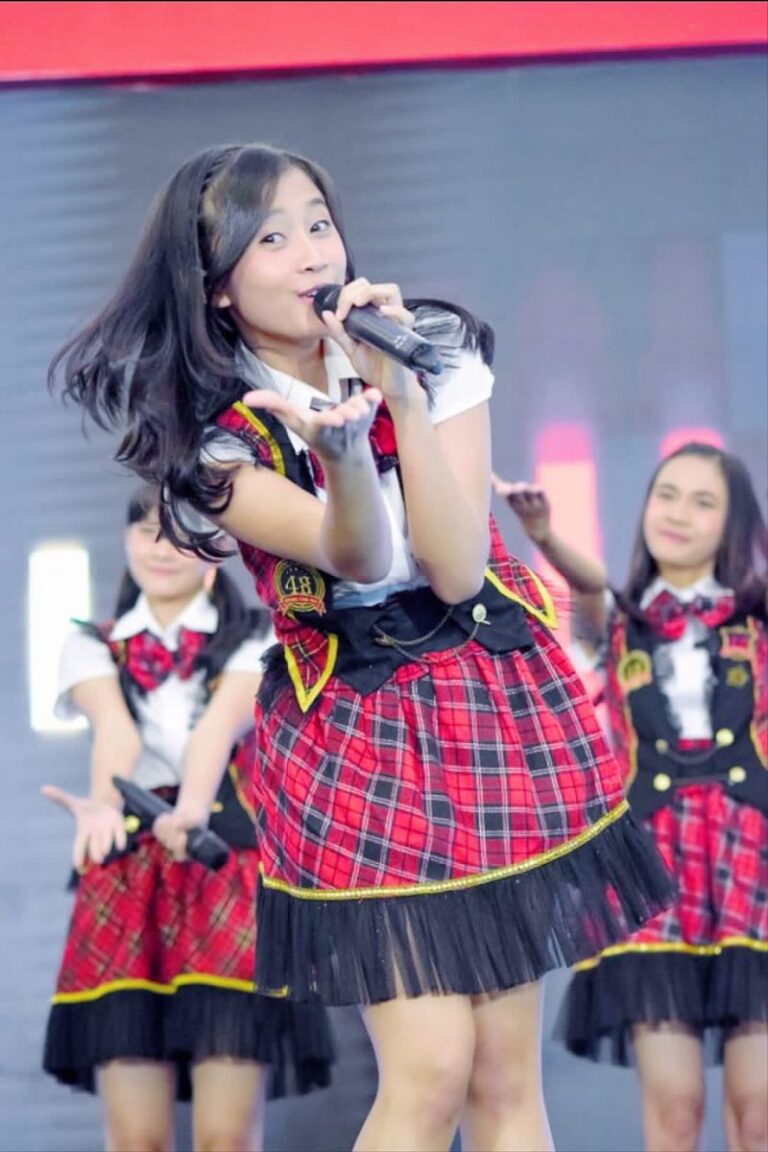 Salah Satu Member JKT48 Jadi Wisudawan UMM