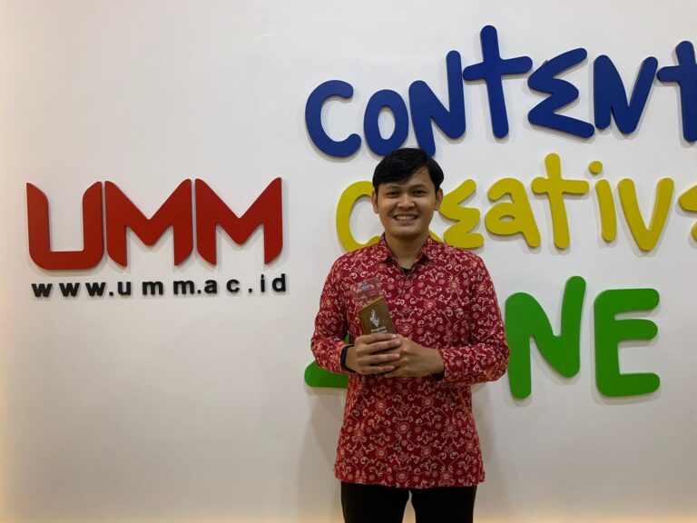 Staf UMM Ini Raih Anugerah Insan Humas Terpopuler Jatim