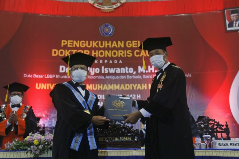 UMM Kukuhkan Gelar Doktor Honoris Causa Dubes RI untuk Kolombia