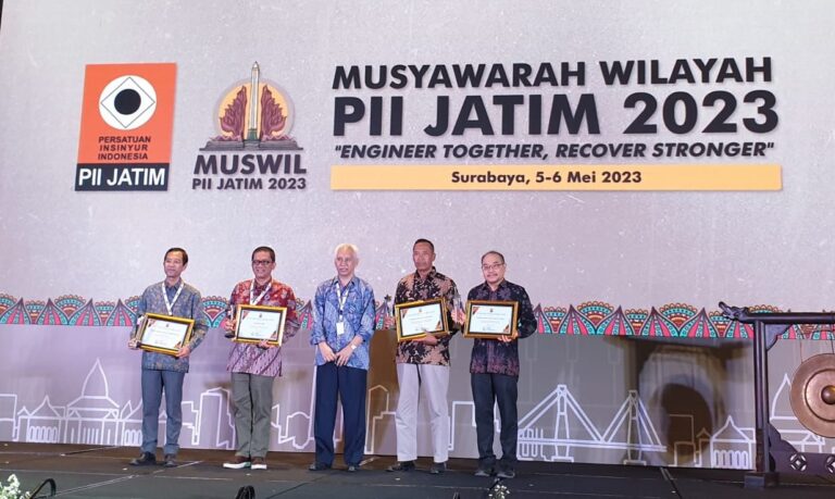 UMM Terima Penghargaan Kampus dengan Kontribusi Teraktif Bidang Keinsinyuran