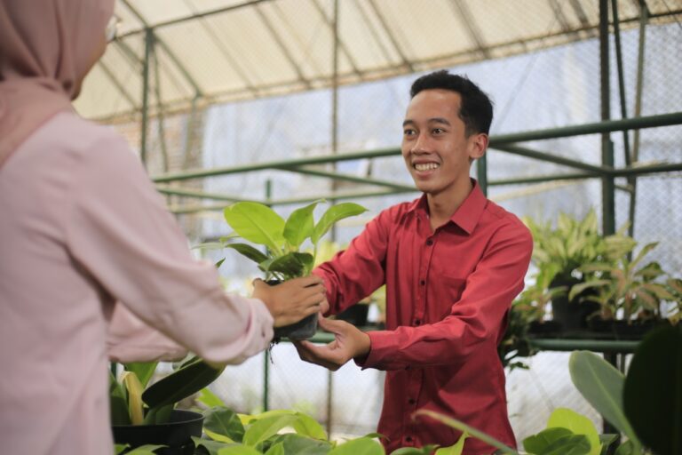 Wisudawan Terbaik UMM Pelopori Penggunaaan Produk Ramah Lingkungan