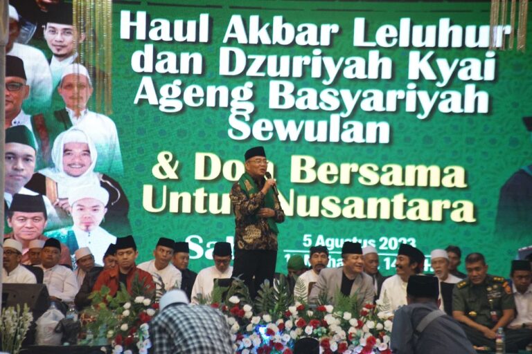 Doa bersama Ratusan Kyai, Muhadjir Hadiri Haul Akbar Kyai Ageng Basyariyah