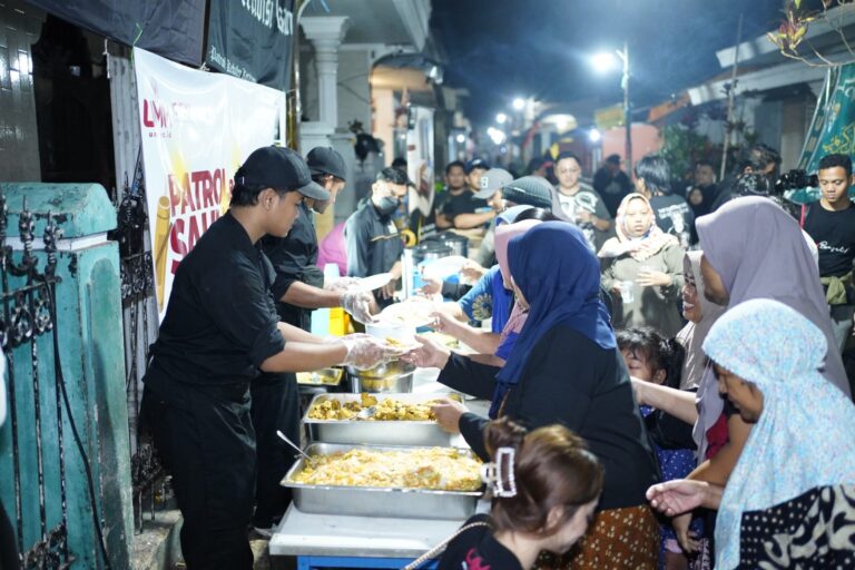 Mahasiswa UMM dan Ratusan Orang Patrol Sahur di Malang