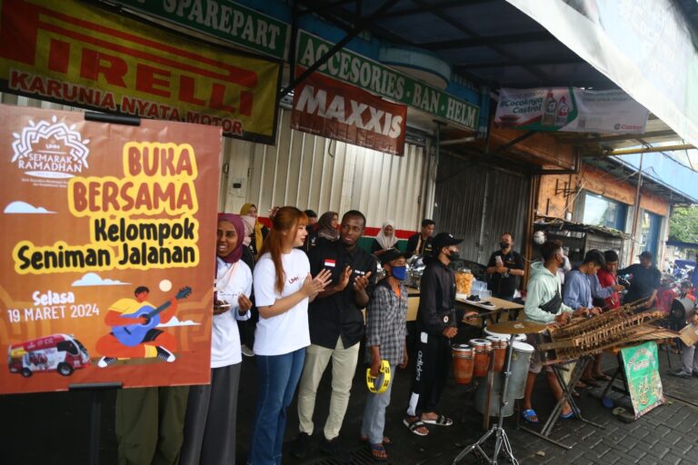 Bukber Jalanan UMM, Gaet Seniman Jalanan dan Pengguna Jalan