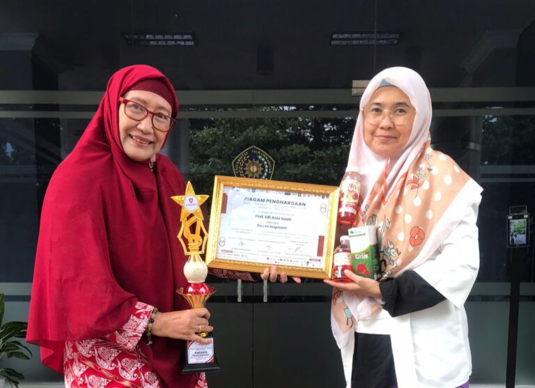 Dosen UMM Raih Gelar Dosen Inspiratif berkat Inovasi Produk Mawar
