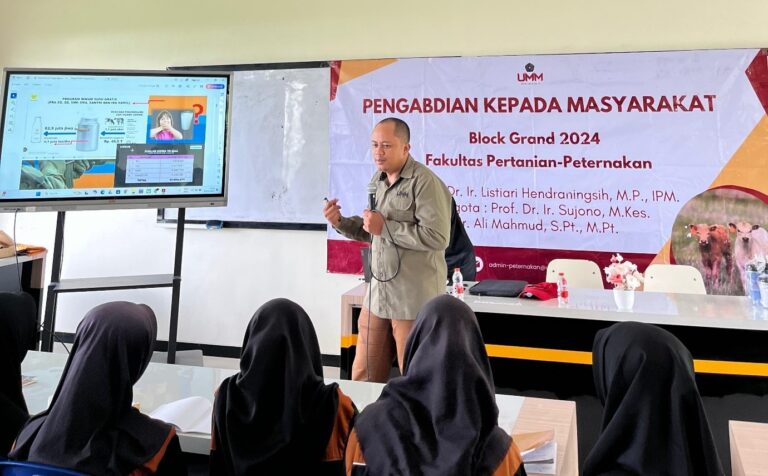 Dukung Program Makan Gratis, Tim UMM Ajari Siswa SMK Rawat Pedet Perah