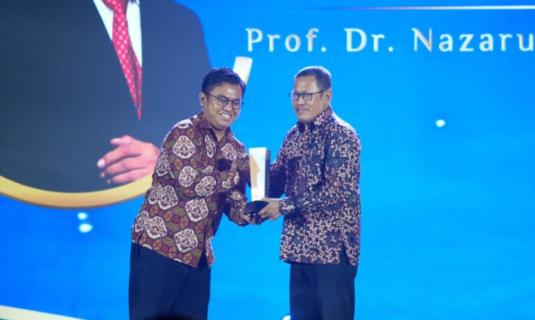 Sukses Jalankan 15 Unit Bisnis UMM, Rektor Nazaruddin Raih Penghargaan Bergengsi