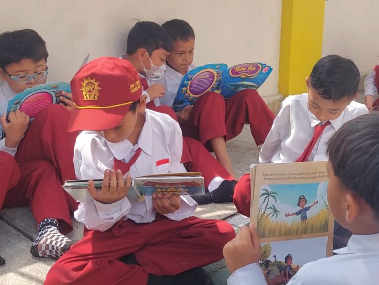Safari RBC di Madura: Sediakan Ratusan Buku Menarik