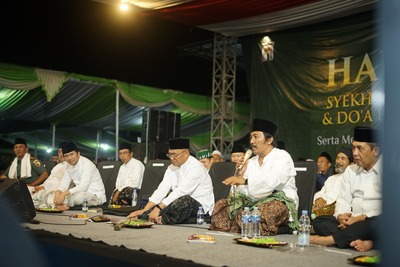Muhadjir dan Gus Muwafik, bersholawat bersama di Haul Akbar Basyariah