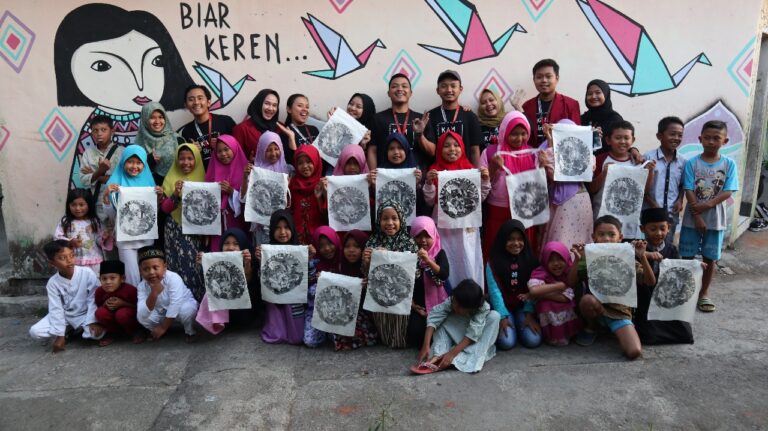 Ajak Anak-anak Diet Sampah Plastik Pakai Totebag