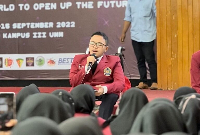 Akbar, Maba UMM yang Buktikan Keterbatasan Bukan Alasan untuk Tidak Berprestasi