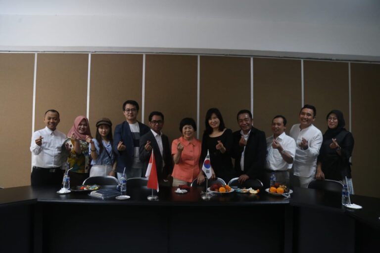 BIPA UMM Dampingi Profesor dan Petinggi Perusahaan Korea Selatan Belajar Bahasa dan Budaya Indonesia