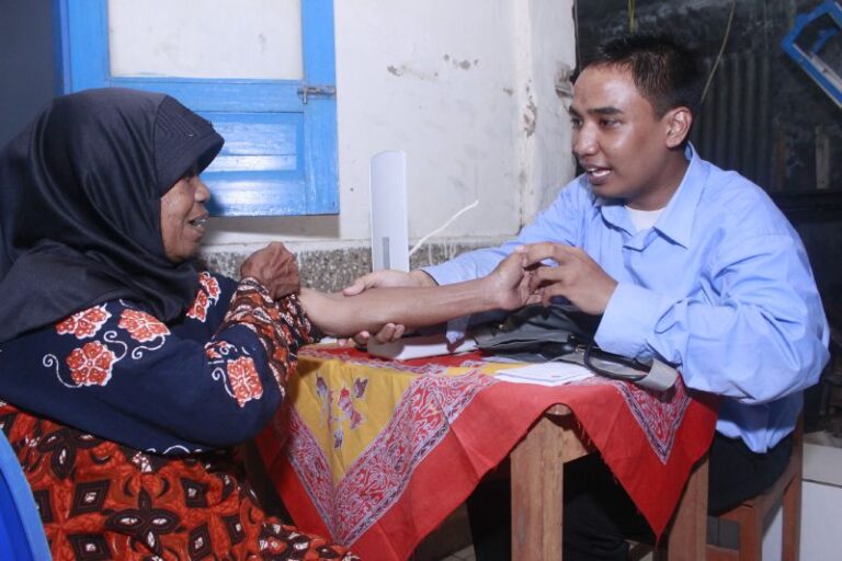 Bakti Sosial di Ngajum Warnai Syiar Ramadhan UMM