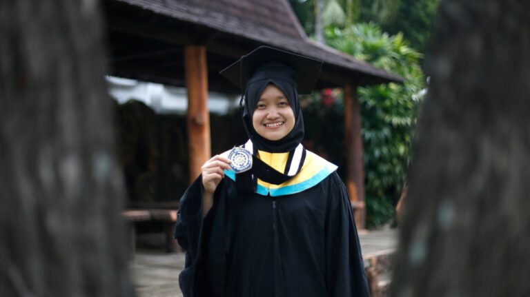 Bangga Jadi Qoriah UMM, Egalia Lulus dengan Predikat Summa Cum Laude