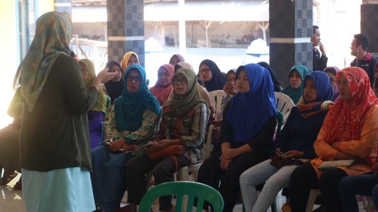 Bantu Pasarkan Tape Singkong Banjarsari Lewat Medsos