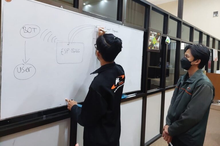 Bantu Petani Bawang, Mahasiswa UMM Kembangkan Teknologi Monitoring Kelembapan Tanah
