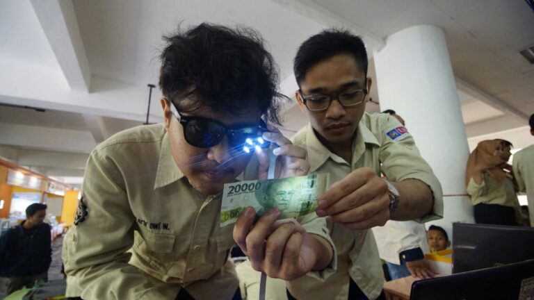 Bantu Tunanetra Kenali Uang, Mahasiswa TI UMM Ciptakan Kasentra
