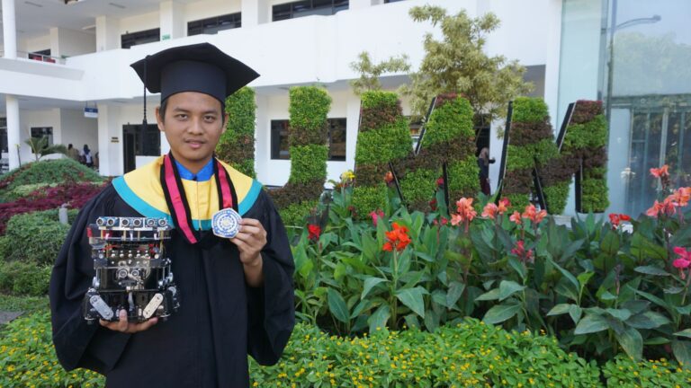 Berkat LSO Robotika, Ikhlal Aldhi Wijaya Harumkan Indonesia di Kancah Dunia
