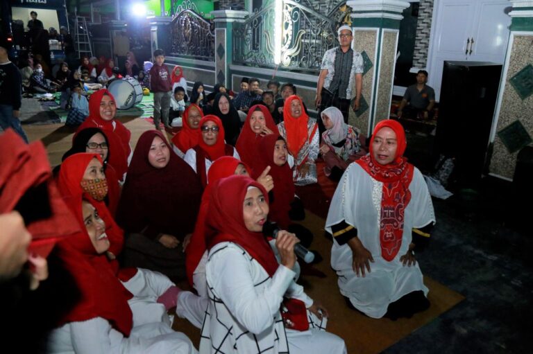 Bioling UMM Meriahkan Malam Bancaan Agustusan Warga