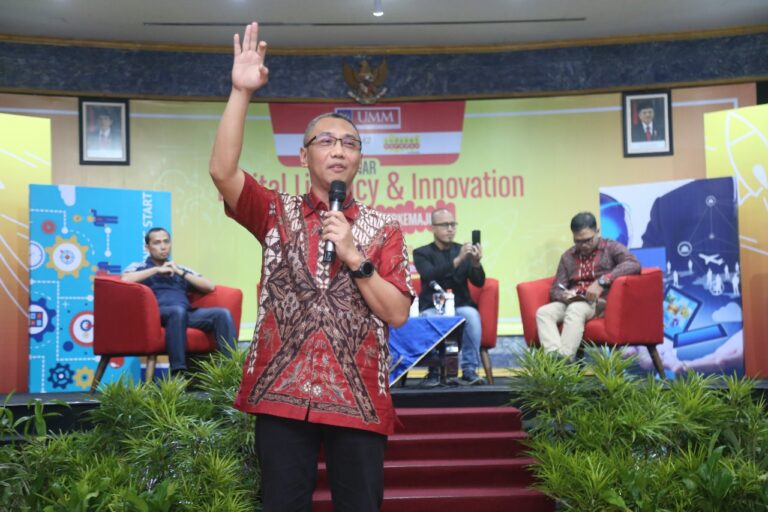 CEO IndosatM2 Beri Kuliah Literasi Digital ke Mahasiswa UMM