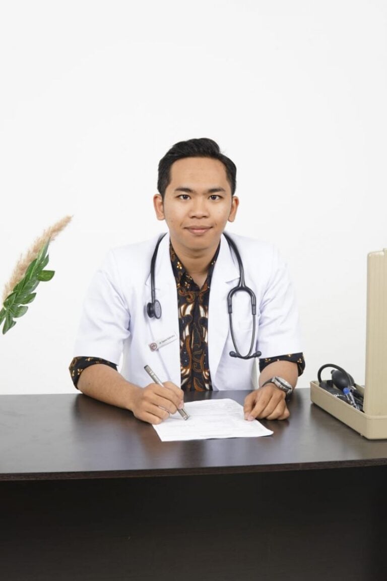 Cerita Lulusan UMM yang Jadi Dokter di Usia 20 Tahun