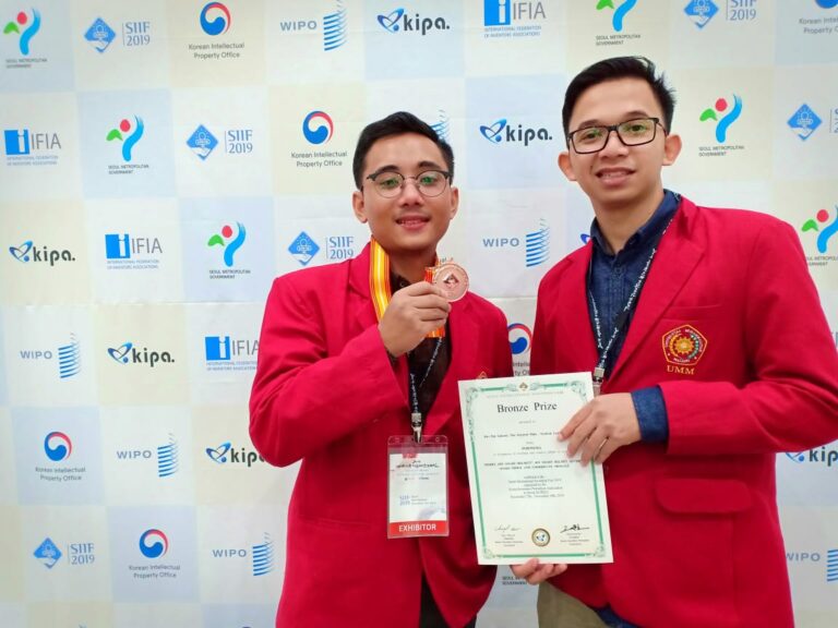 Ciptakan Helm Pintar, Mahasiswa UMM Sabet Bronze Medal di Korea Selatan