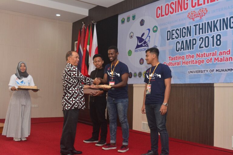 DT Camp, Bangun Self Confident Mahasiswa Lokal-Asing
