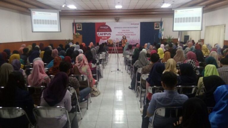 Dexa Minati Lulusan Farmasi UMM