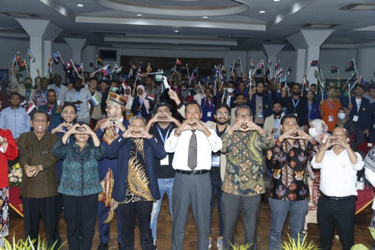 Dibuka Nadiem Makarim, Ratusan Mahasiswa Asing Meriahkan ISS UMM