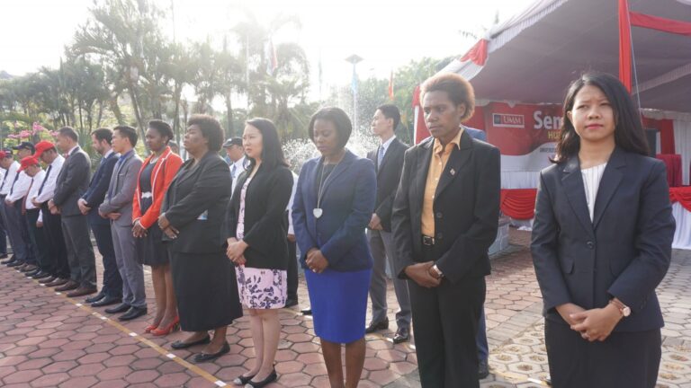 Diplomat Asing Ikut Upacara Bendera di UMM