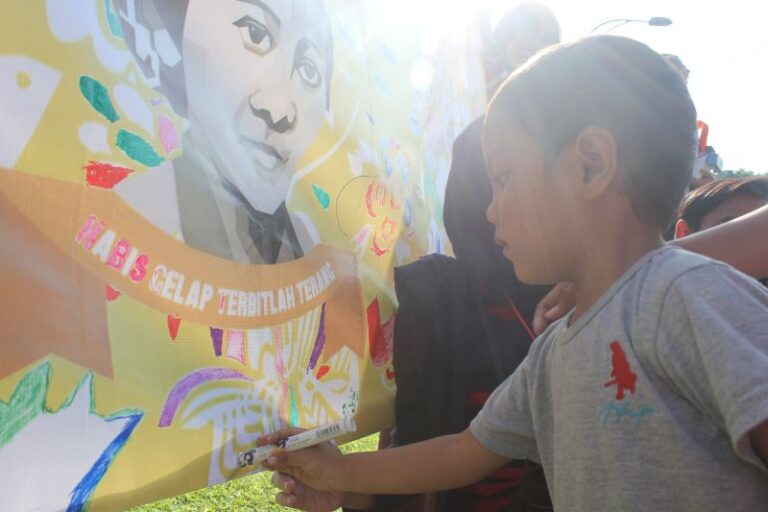 Donasi Kanker Warnai Perayaan Kartini Lab Komunikasi UMM