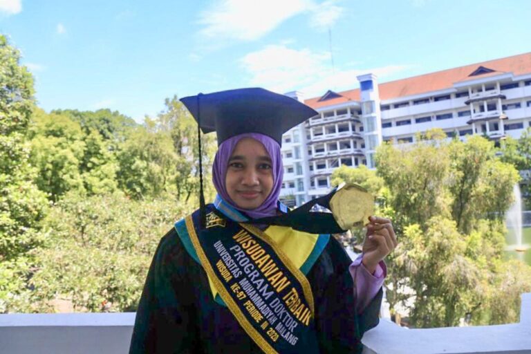 Dosen IAIN Sorong Jadi Wisudawan Terbaik UMM