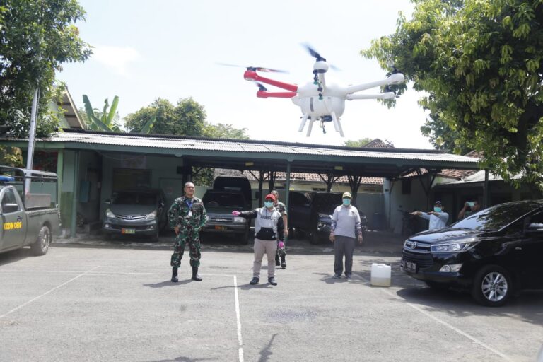 Drone Canggih UMM Bantu Semprot Disinfektan di Pasuruan