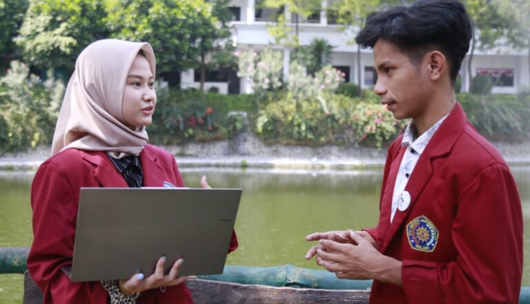 Dua Mahasiswa UMM Juara Debat Nasional