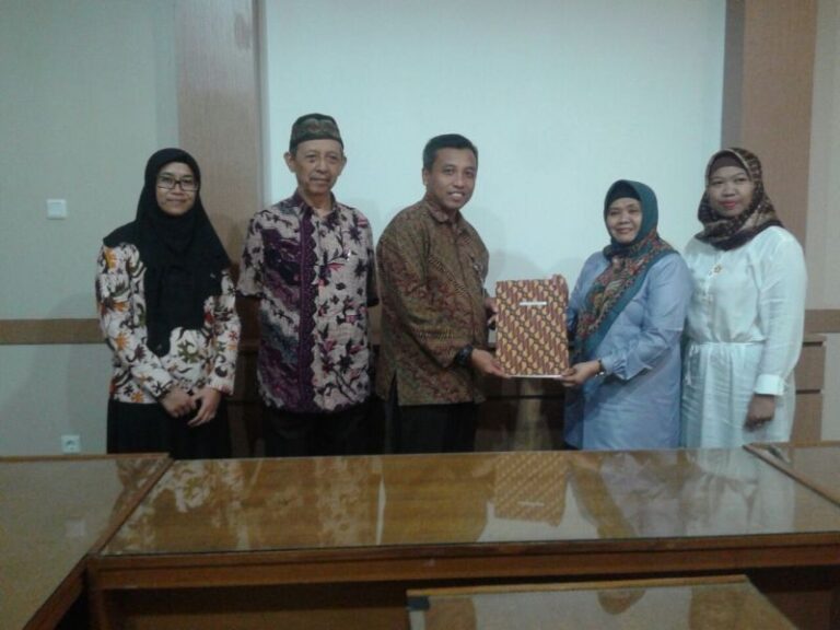 Farmasi UMM-Unair Kerjasama Siapkan Profesi Apoteker