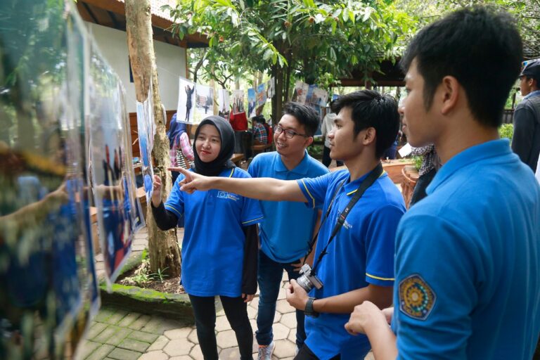 Gelar Pameran Foto, Alumni Erasmus Motivasi Mahasiswa UMM Kuliah di Eropa