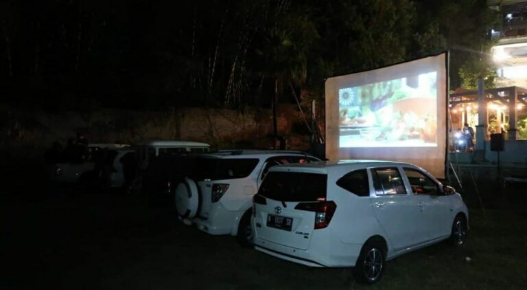 Hibur Warga, Mahasiswa Bikin Malang Drive-In Cinema