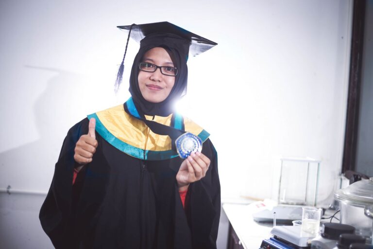 Hobi Nur Latifa Koleksi Anggrek Hasilkan Bisnis Berbasis Riset