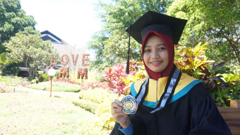 Inisiasi Kampung Wisata Jodipan, Nabila Firdausiyah Kini Jadi Lulusan Terbaik