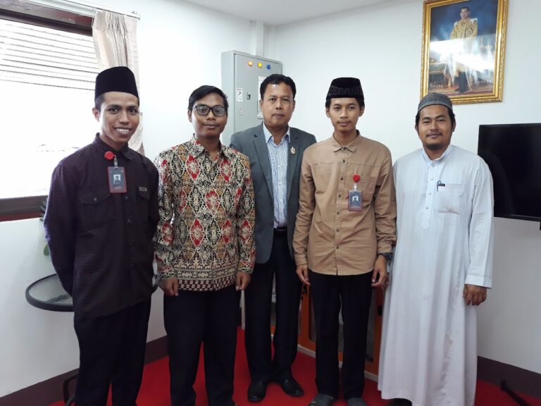 Inisiasi Koperasi ‘Aroi’, Mahasiswa UMM Terima Penghargaan Guru Teladan dari Kementerian Pendidikan Thailand