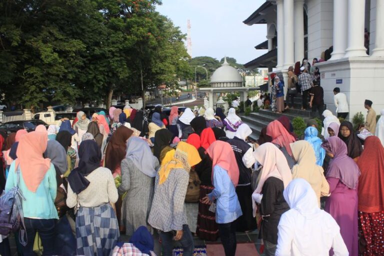 Jamaah Sholat Gerhana di UMM seperti Sholat Ied