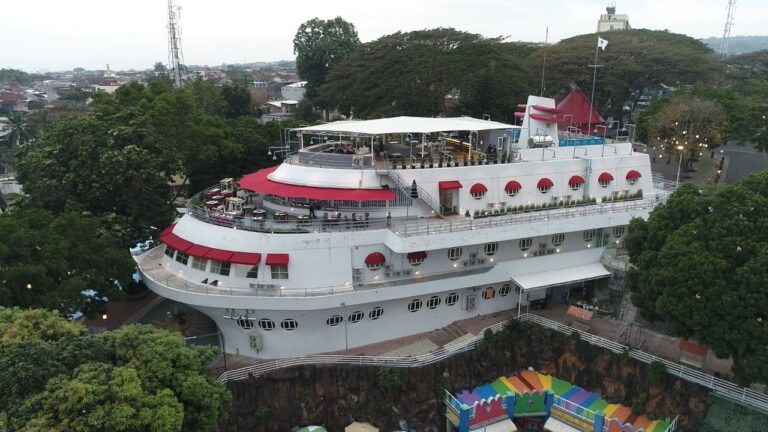 Kamar Kapsul hingga Cafe Unik, Fasilitas Hotel Kapal UMM yang Patut Dicoba