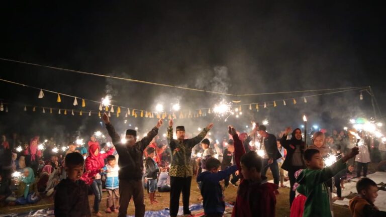 Kembang Api Meriahkan Closing Ceremony KKN 84 UMM