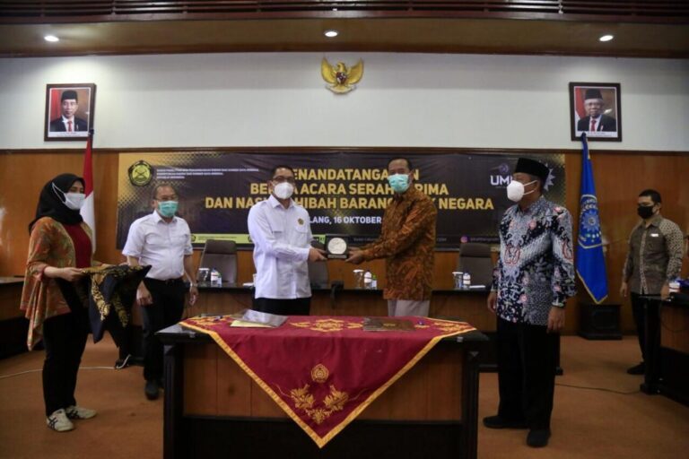 Kementerian ESDM-UMM Serah Terima Pembangkit Energi Baru Terbarukan