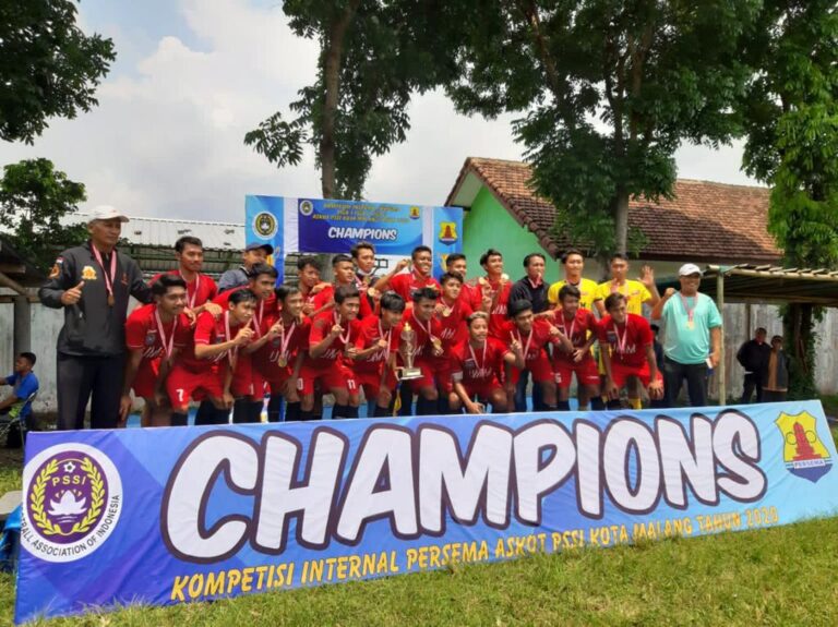 Kesebelasan UMM Juara 1 di Pertandingan Sepak Bola Internal Persema PSSI