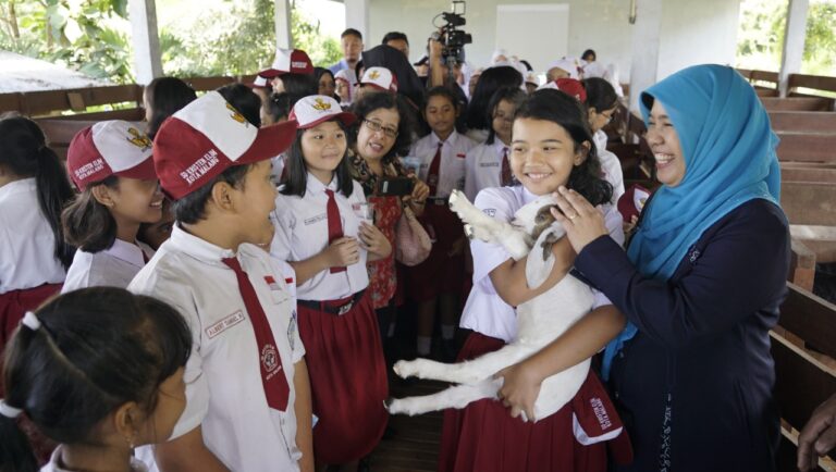 Ketika Siswa SD Diajar Seorang Profesor